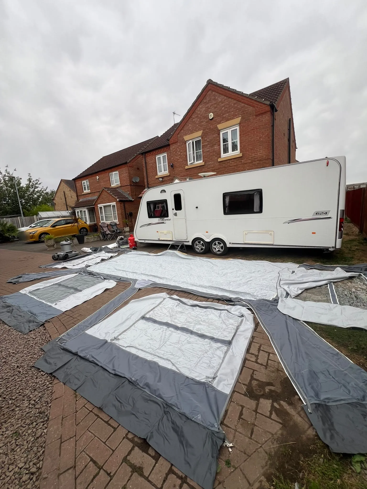Elddis Avante 624 and Awning