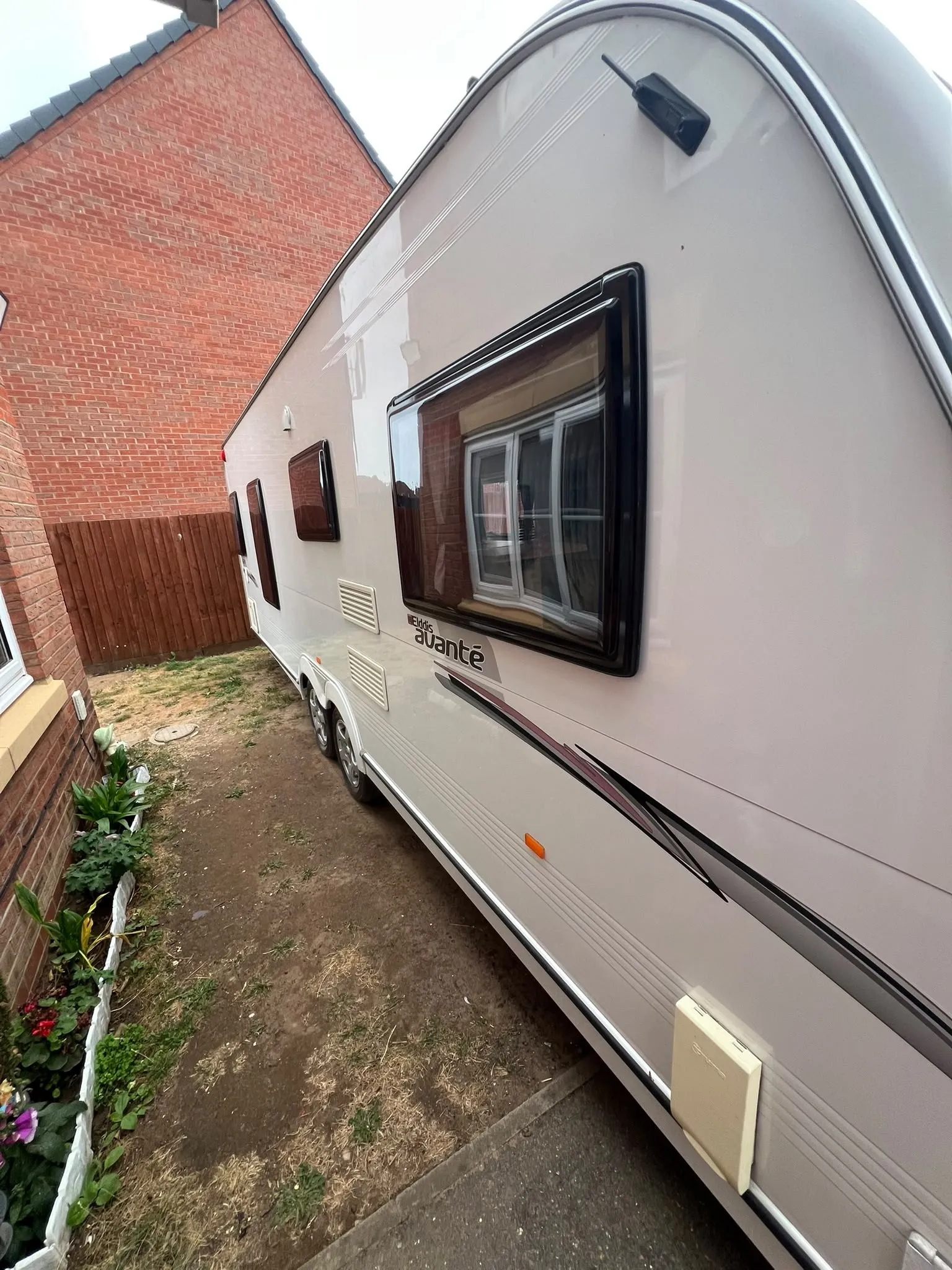 Elddis Avante 624 Side