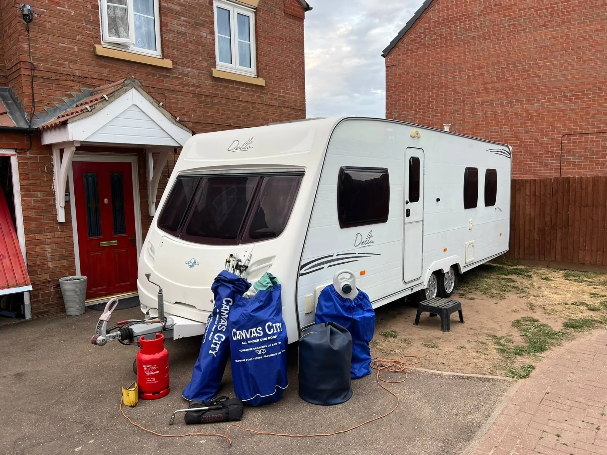 Lunar Delta TI with Awning